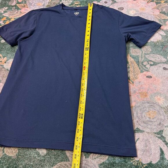 Alo Yoga T-Shirt Mens Medium Navy Blue Conquer Reform Crew Neck Short Sleeve - Picture 11 of 12